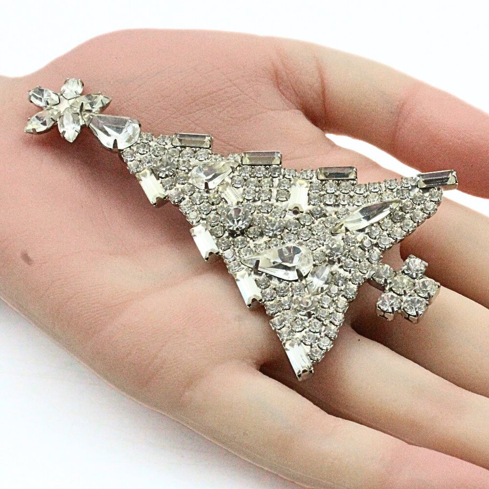 Breathtaking Dominique White Crystal Rhinestones Holiday Christmas Tree Brooch